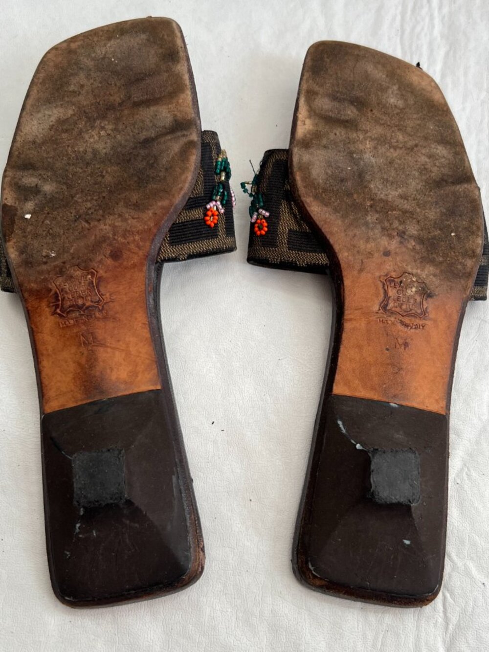 Vintage Fendi sandals kitten heel 7 brown leather fruit beaded zucca jacquard - Picture 8 of 12